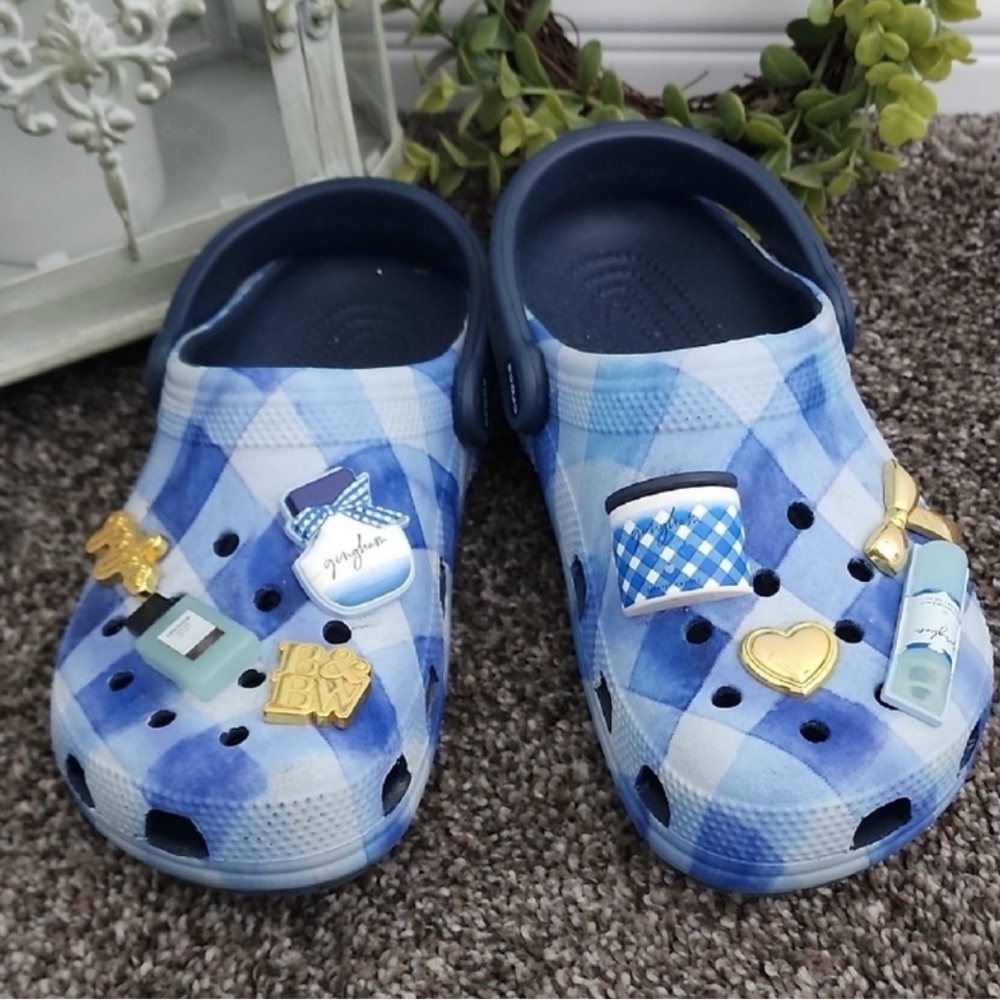 BATH & BODY WORKS LIMITED EDITION CROCS. WOMENS SIZE 6